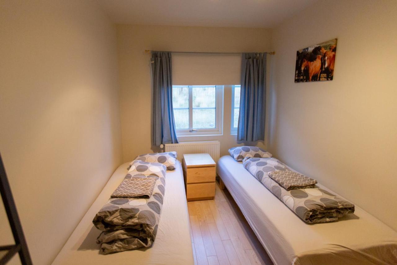 Hvammur 2 Guesthouse Red House เบลินดือออส ภายนอก รูปภาพ